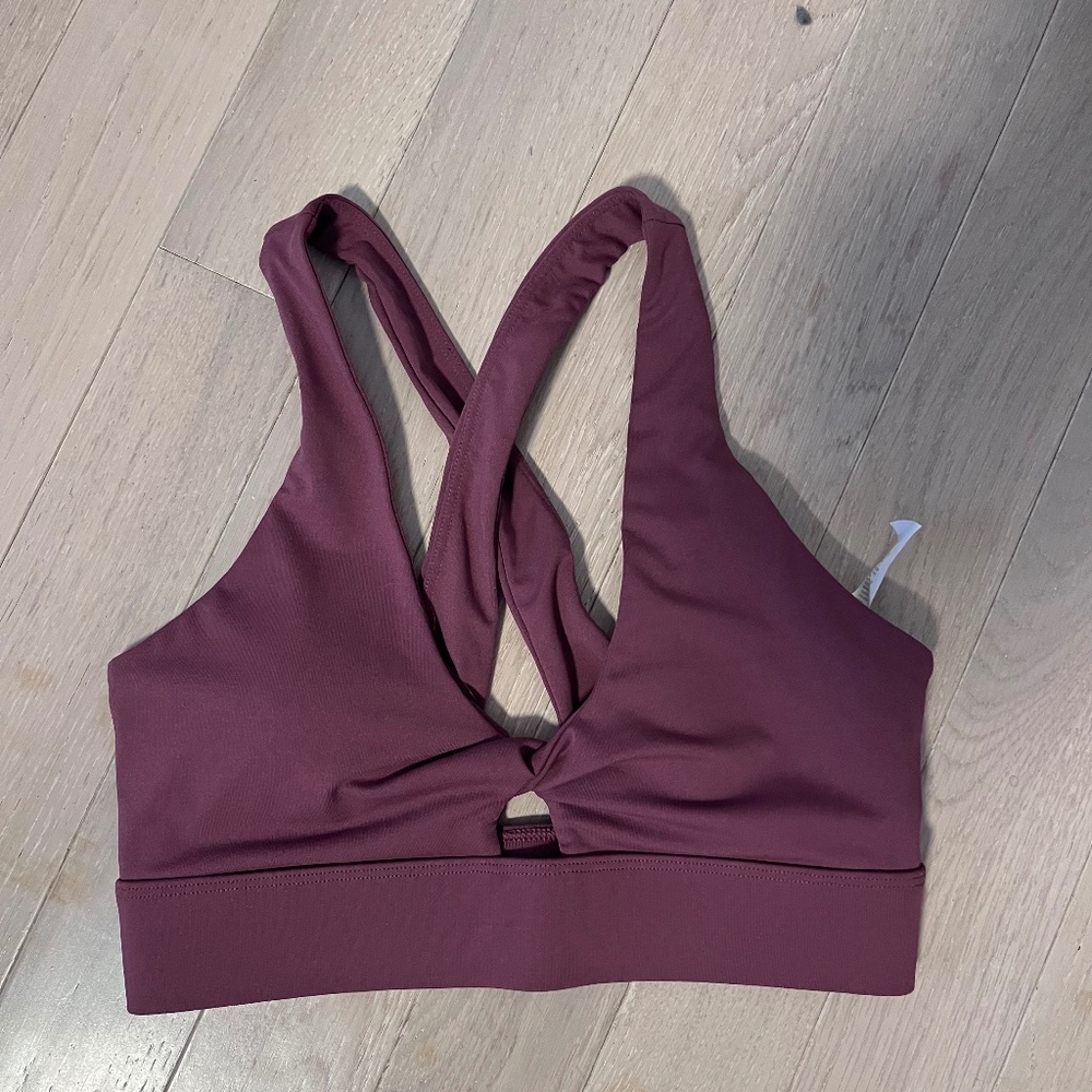 Fabletics Oasis Twist Sports Bra Black Crisscross Strap. Size S